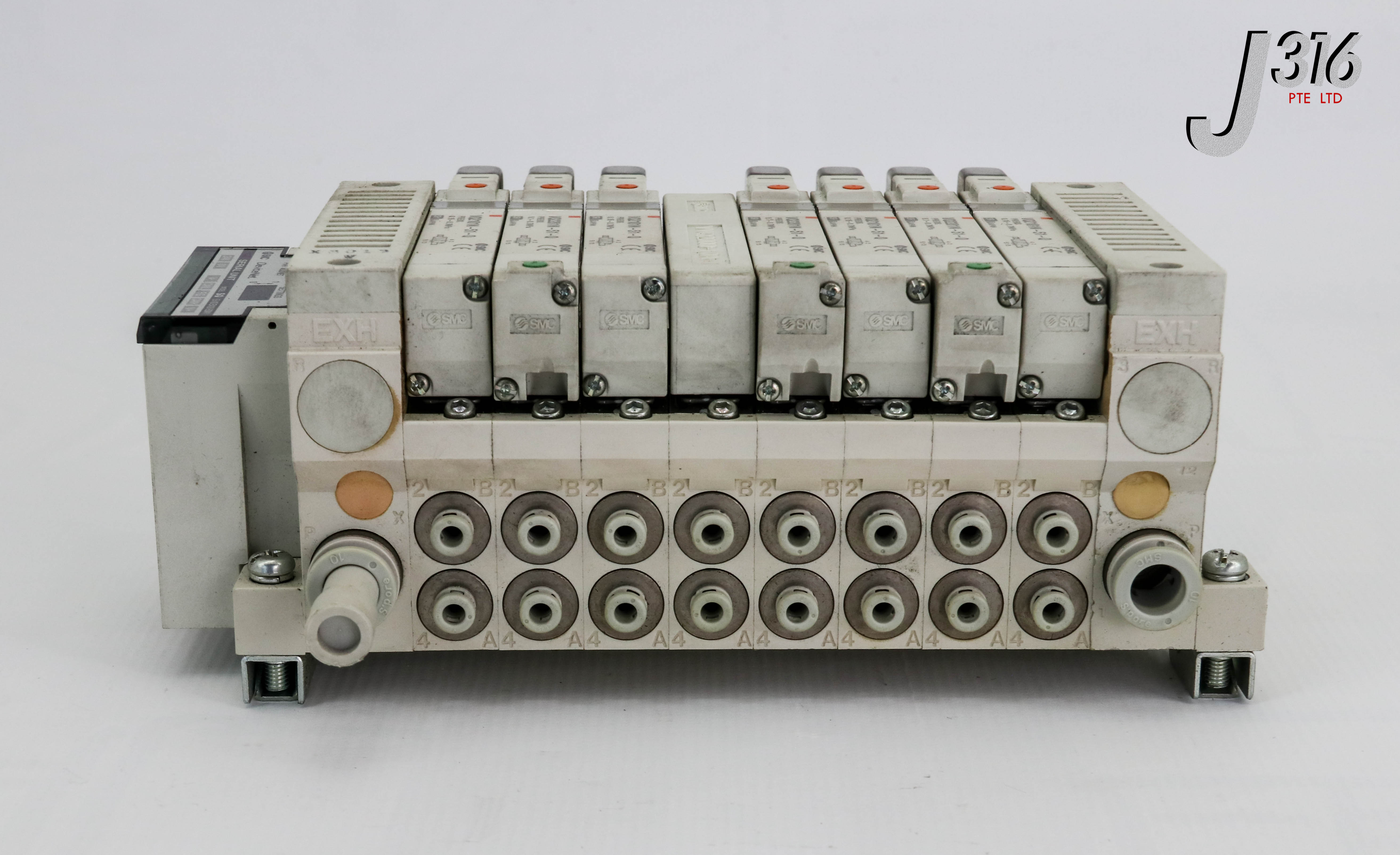 25546 SMC 8 SLOT SOLENOID MANF W/ 4X VQ2101N-51-Q, 3X VQ2201N-51-Q